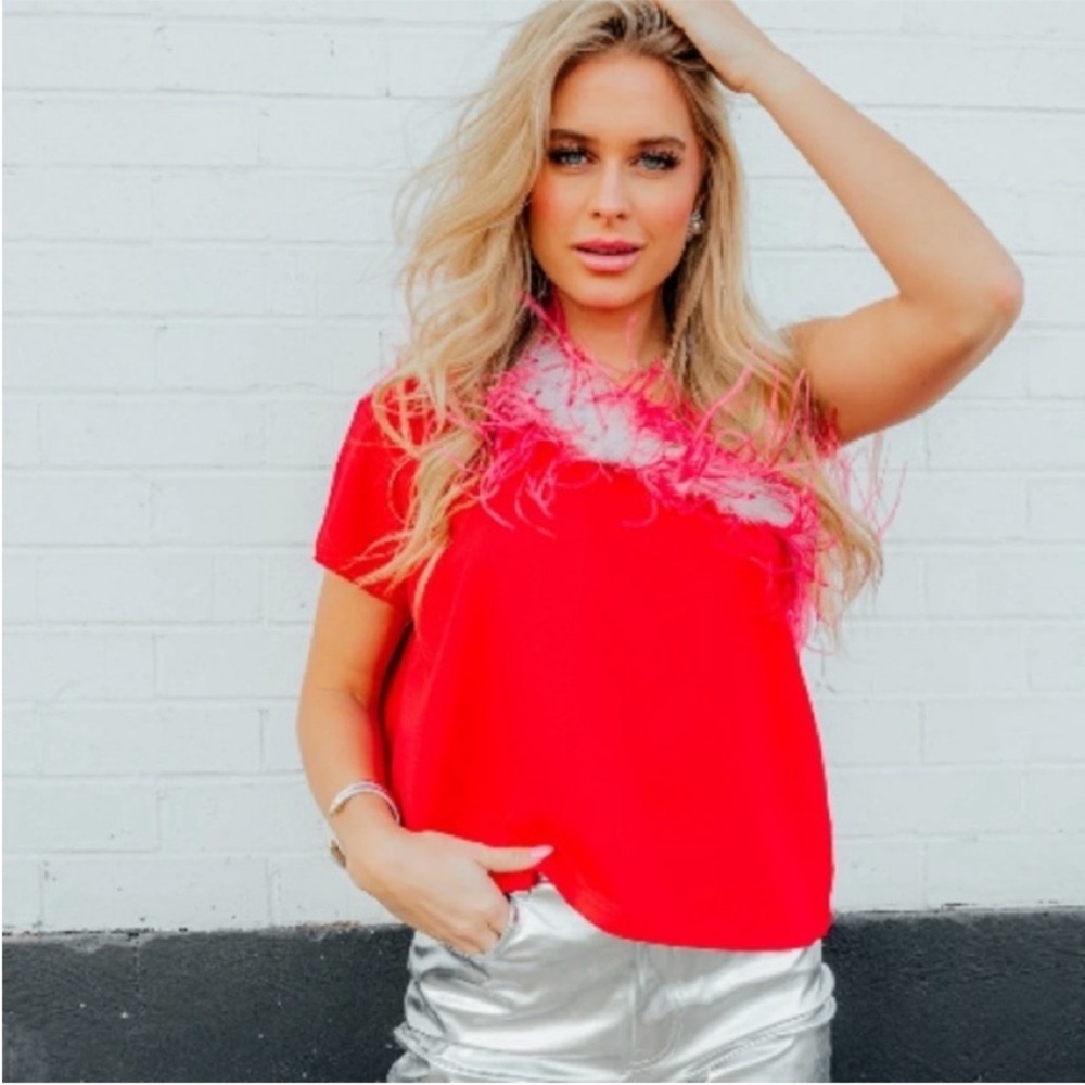 Queen Of Sparkles One Shoulder Feather Tee Top Blouse Red & White XS